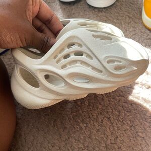 Toddler yeezy foam runner 6c